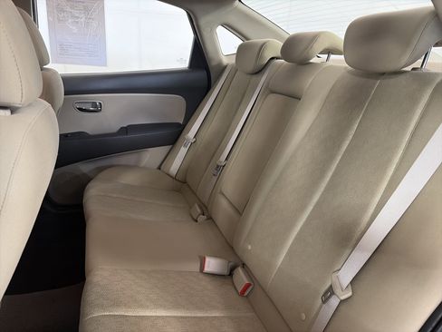 Used 2010 Hyundai Elantra GLS FWD image 5
