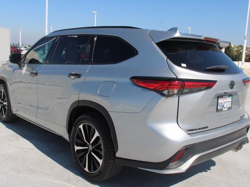 Used 2022 Toyota Highlander XSE AWD/4WD image 5