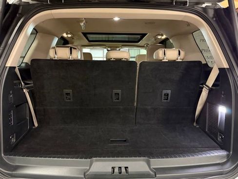 Used 2023 Ford Expedition Limited image 11