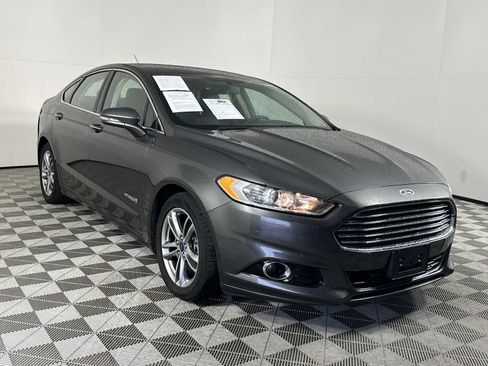 Used 2016 Ford Fusion Titanium FWD image 2