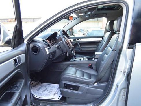 Used 2009 Volkswagen Touareg VR6 image 11