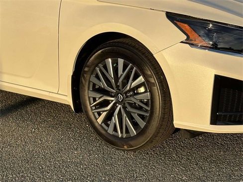 New 2025 Nissan Altima 2.5 SV w/ SV Premium Package image 7