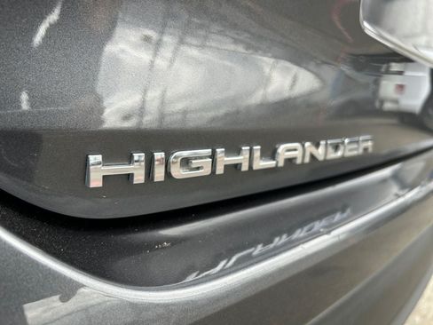 Used 2023 Toyota Highlander L FWD image 34