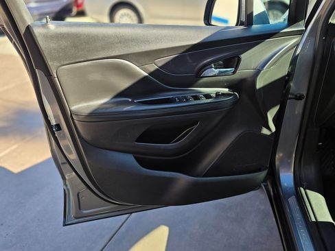 Used 2019 Buick Encore Essence image 28