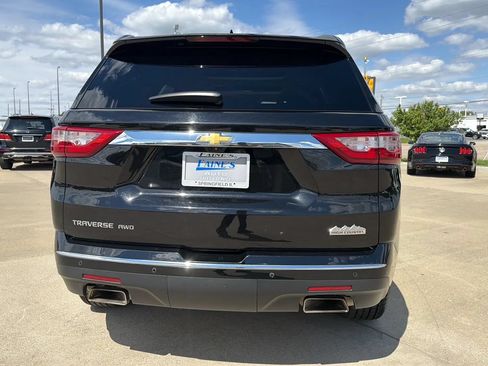 Used 2018 Chevrolet Traverse High Country AWD/4WD image 16