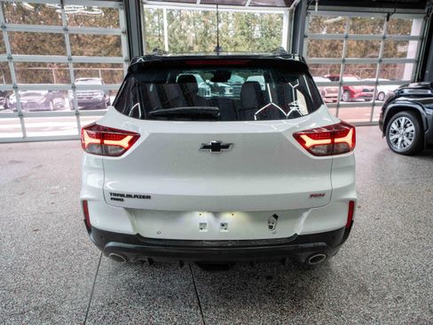 Used 2022 Chevrolet TrailBlazer RS w/ Sun and Liftgate Package image 3