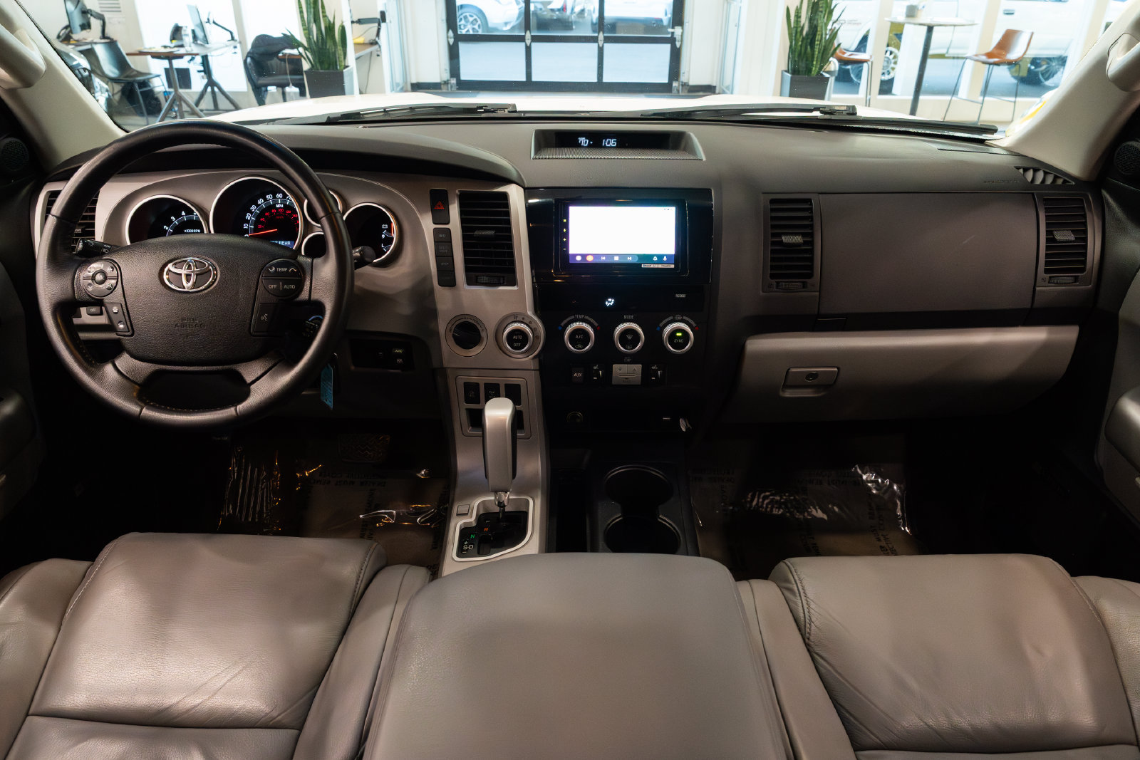 Used 2008 Toyota Sequoia Limited w/ Cold Area Pkg AWD/4WD image 9