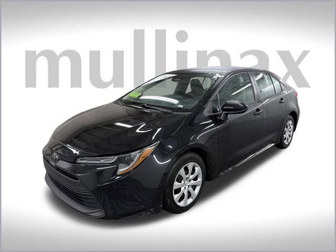Used 2024 Toyota Corolla LE image 13