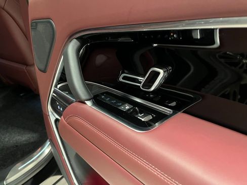 Used 2025 Land Rover Range Rover SE image 33