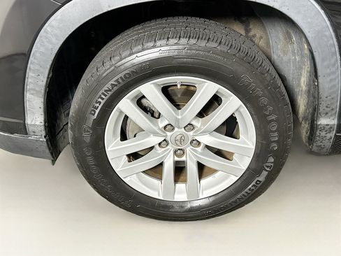 Used 2015 Toyota Highlander LE image 11