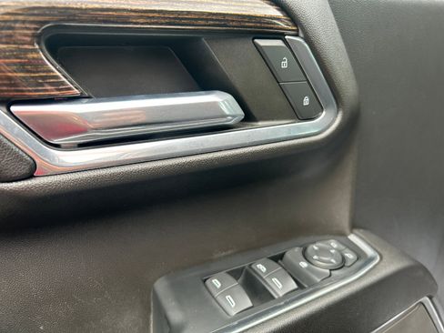 Used 2023 GMC Sierra 1500 SLE w/ X31 Off-Road Package image 10