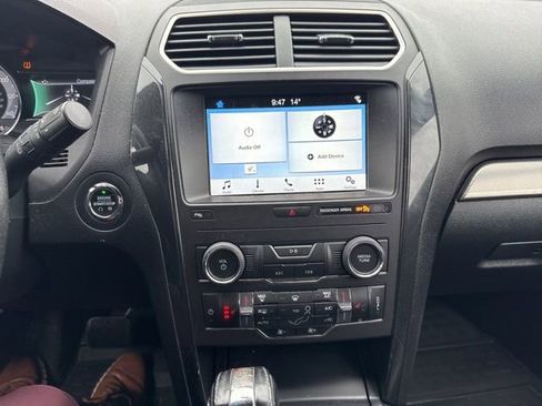 Used 2018 Ford Explorer XLT w/ Equipment Group 202A image 11