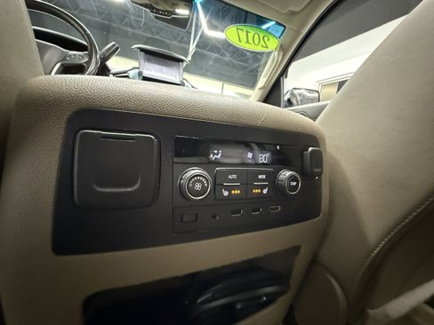 Used 2017 Chevrolet Suburban Premier image 29