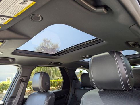 Used 2023 Land Rover Discovery S R-Dynamic image 29