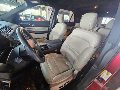 Used 2018 Ford Explorer XLT w/ Equipment Group 202A image 30