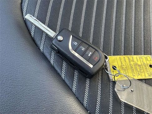 Used 2023 Toyota Camry SE image 31