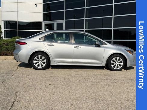 Used 2025 Toyota Corolla LE FWD image 2