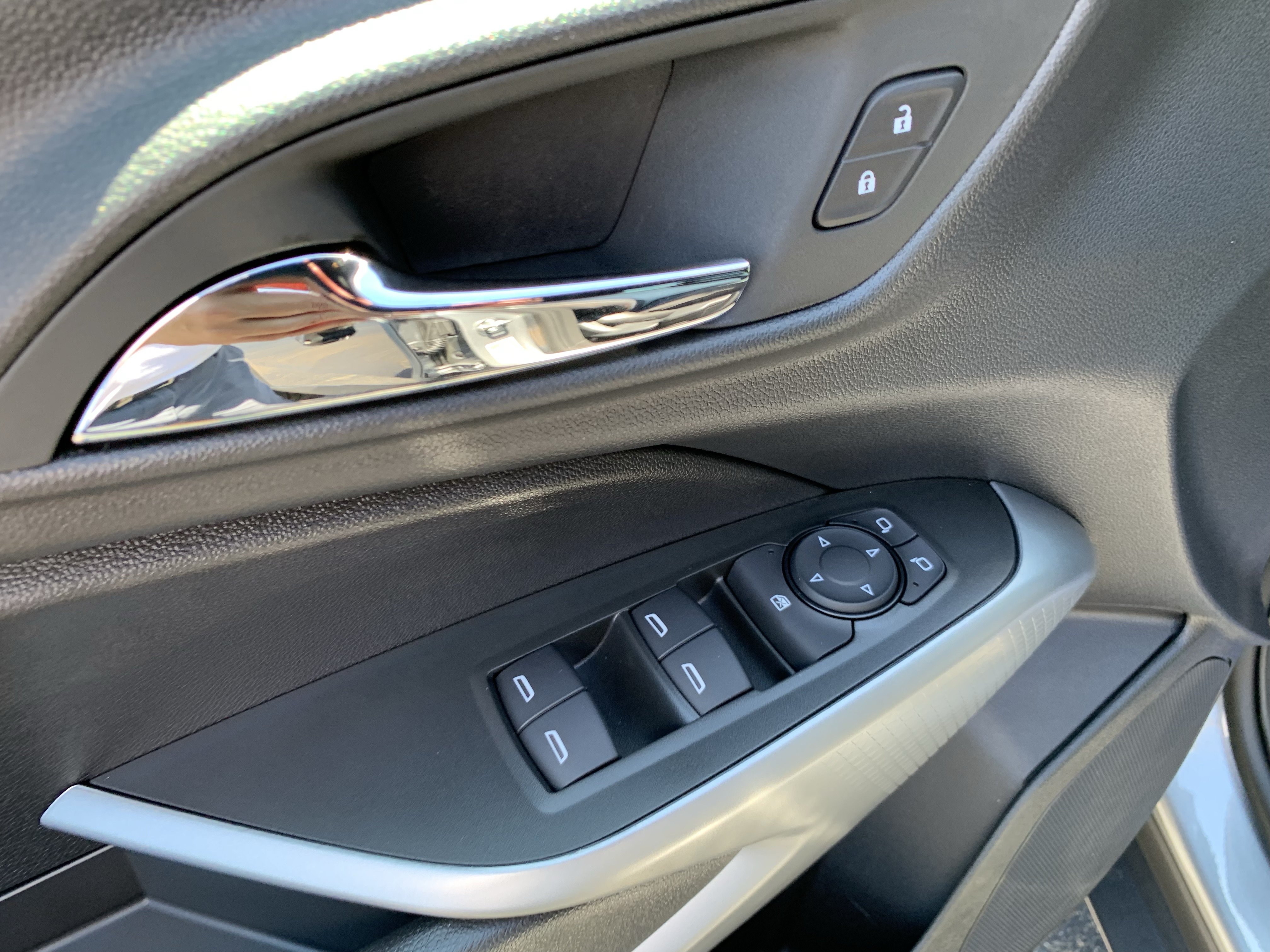 New 2026 Chevrolet Trax RS w/ Sunroof Package FWD image 7