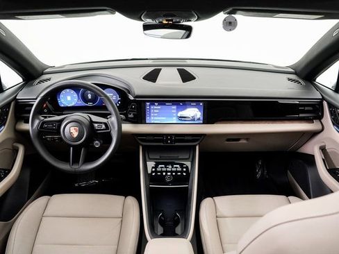 Certified 2025 Porsche Macan Electric image 20