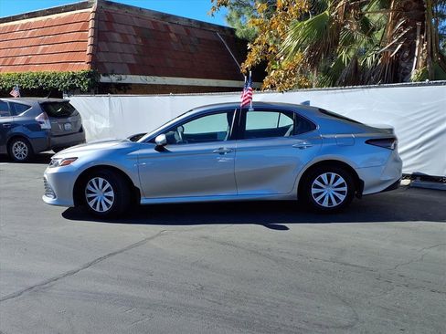 Used 2021 Toyota Camry LE image 3