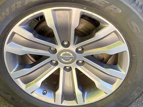 Used 2019 Nissan Titan SL AWD/4WD image 28