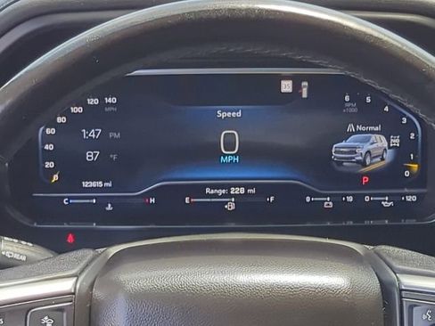 Used 2022 Chevrolet Suburban LT AWD/4WD image 9