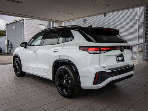 New 2026 Volkswagen Tiguan SE R-Line FWD image 12