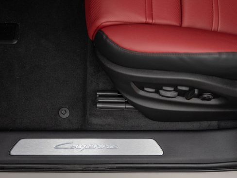 Certified 2026 Porsche Cayenne Coupe image 22