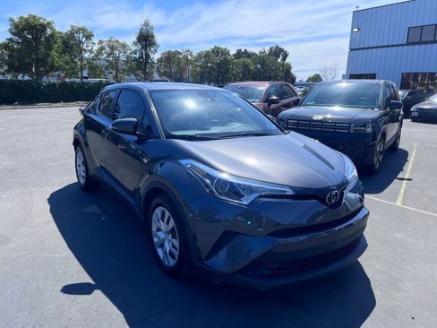 Used 2019 Toyota C-HR LE image 2