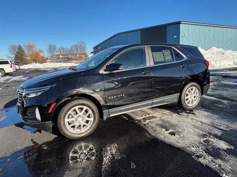 Used 2023 Chevrolet Equinox LT image 1
