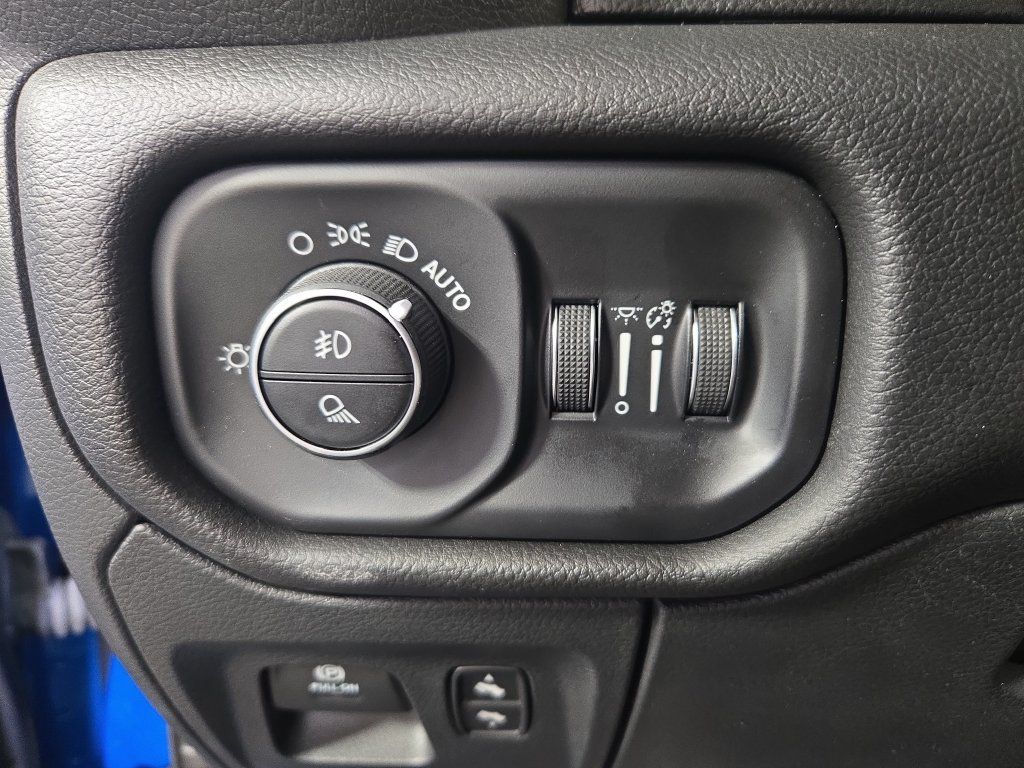 Used 2023 RAM 1500 Laramie AWD/4WD image 29