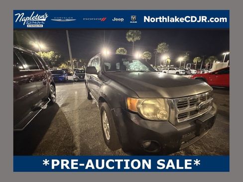 Used 2010 Ford Escape XLT image 1