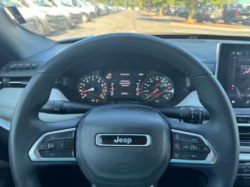 Certified 2025 Jeep Compass Limited AWD/4WD image 22