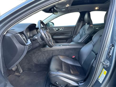 Used 2019 Volvo S60 T6 Momentum w/ Premium Package image 11