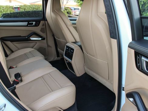 Used 2019 Porsche Cayenne Turbo AWD/4WD image 23