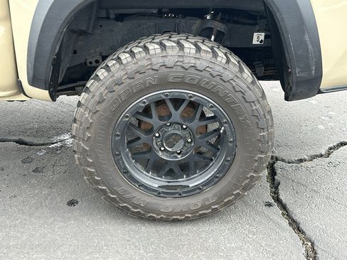 Used 2019 Toyota Tacoma TRD Off-Road image 36
