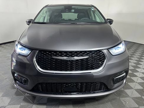 Used 2023 Chrysler Pacifica Touring-L AWD/4WD image 9