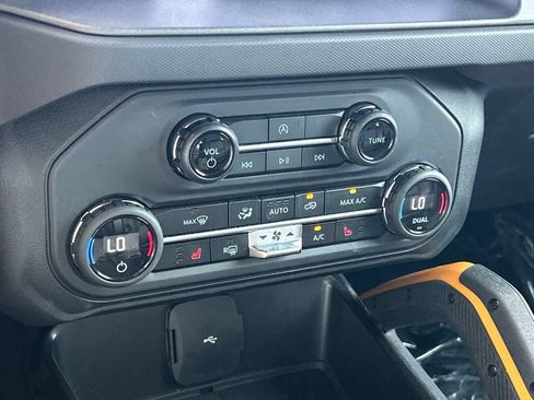 Used 2024 Ford Bronco Badlands w/ Sasquatch Package AWD/4WD image 33