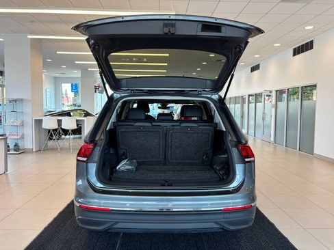 Used 2023 Volkswagen Tiguan SE FWD image 9