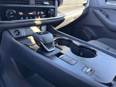 Used 2024 Nissan Rogue SV image 24