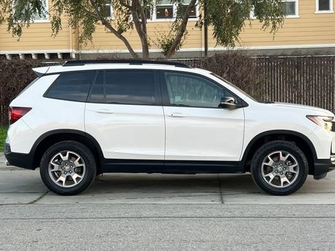 Used 2023 Honda Passport TrailSport image 3