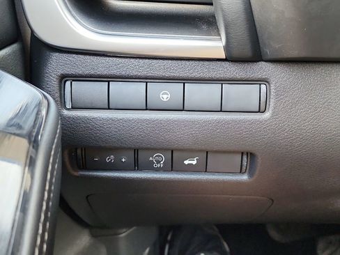 Used 2024 Nissan Rogue SV FWD image 23