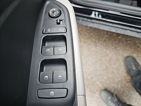 New 2026 Hyundai Venue SEL FWD image 12