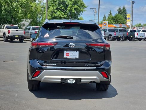 Certified 2024 Toyota Highlander Platinum AWD/4WD image 8