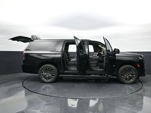 Used 2023 Cadillac Escalade ESV V AWD/4WD image 46