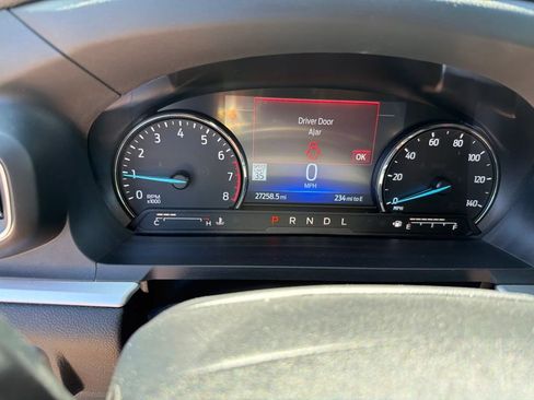 Used 2022 Ford Explorer XLT w/ Equipment Group 202A AWD/4WD image 5