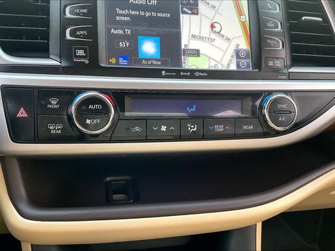 Used 2017 Toyota Highlander Limited image 33