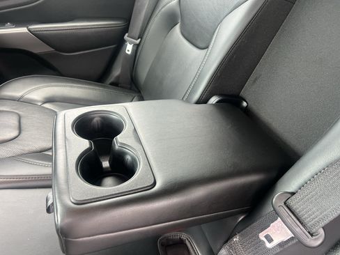 Used 2020 Jeep Cherokee Limited AWD/4WD image 19