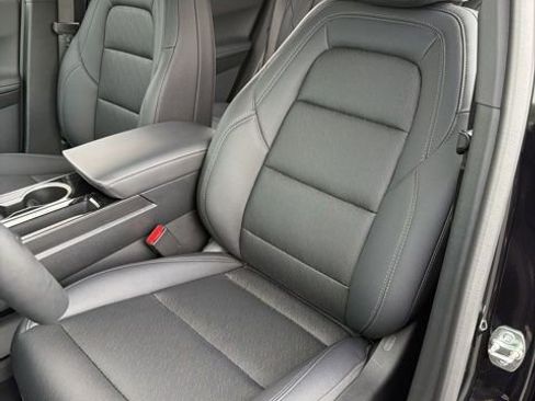 Used 2025 Chevrolet Equinox LT w/ Convenience Package II FWD image 9