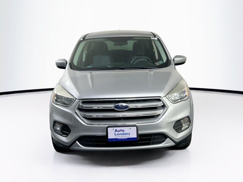 Used 2017 Ford Escape SE w/ SE Cold Weather Package AWD/4WD image 2